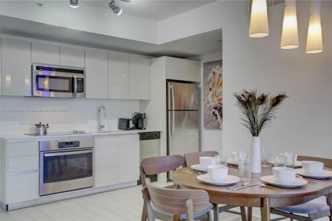 Condo in Hallandale Beach, Florida, 2 bedrooms  № 1739673 - photo 10