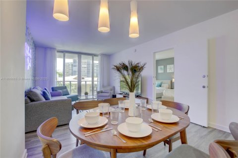 Condo in Hallandale Beach, Florida, 2 bedrooms  № 1739673 - photo 4