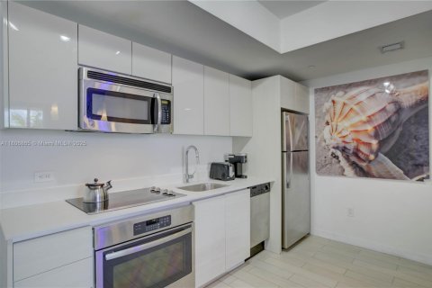 Condo in Hallandale Beach, Florida, 2 bedrooms  № 1739673 - photo 12