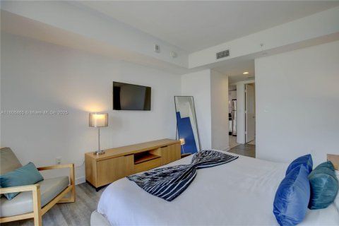 Condo in Hallandale Beach, Florida, 2 bedrooms  № 1739673 - photo 17