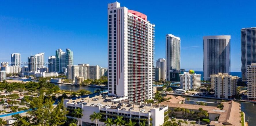 Condo in Hallandale Beach, Florida, 2 bedrooms  № 1739673