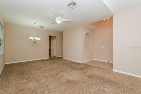 Villa ou maison à louer à New Port Richey, Floride: 4 chambres, 182.83 m2 № 2100443 - photo 4