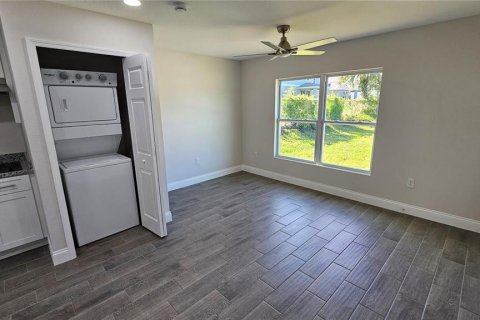 Commercial property in Dundee, Florida 6 bedrooms, 314.75 sq.m. № 1782140 - photo 14