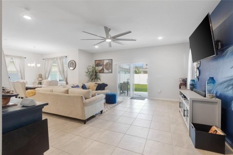 House in Wesley Chapel, Florida 3 bedrooms, 191.29 sq.m. № 1665769 - photo 6