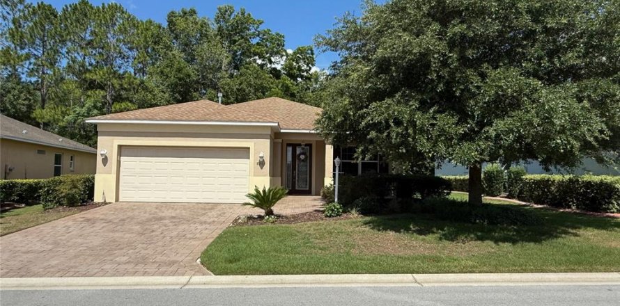 House in Ocala, Florida 2 bedrooms, 139.26 sq.m. № 1789835