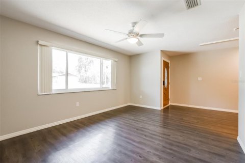 Casa en venta en Leesburg, Florida, 3 dormitorios, 147.71 m2 № 1653898 - foto 4