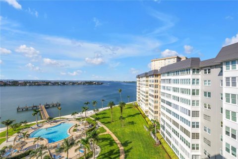 Condominio en venta en Saint Petersburg, Florida, 2 dormitorios, 163.51 m2 № 1852934 - foto 1