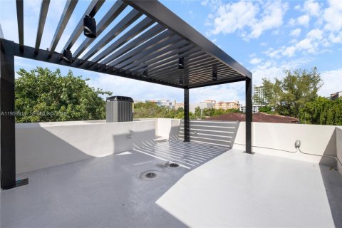 Touwnhouse à vendre à Miami, Floride: 4 chambres, 210.42 m2 № 2030095 - photo 24