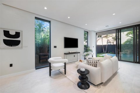 Touwnhouse à vendre à Miami, Floride: 4 chambres, 210.42 m2 № 2030095 - photo 4