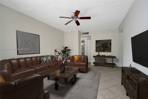 Condominio en Plantation, Florida, 2 dormitorios  № 2033336