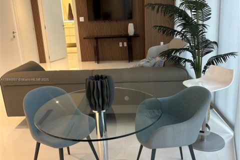 Снять в аренду кондоминиум в Майами, Флорида 1 спальня, 79.25м2, № 1945405 - фото 4