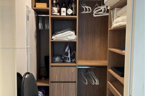 Снять в аренду кондоминиум в Майами, Флорида 1 спальня, 79.25м2, № 1945405 - фото 15