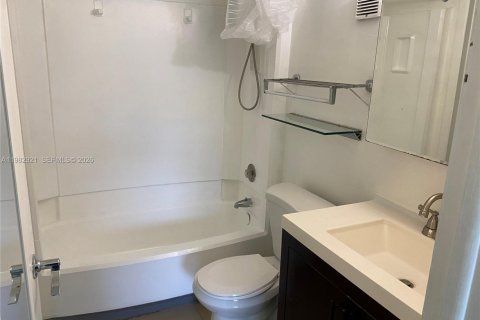 Condo in Lauderhill, Florida, 2 bedrooms  № 2057789 - photo 11