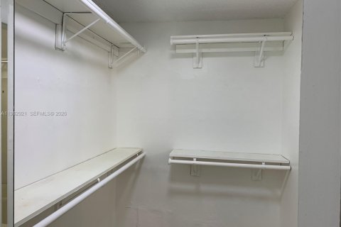 Condo in Lauderhill, Florida, 2 bedrooms  № 2057789 - photo 8