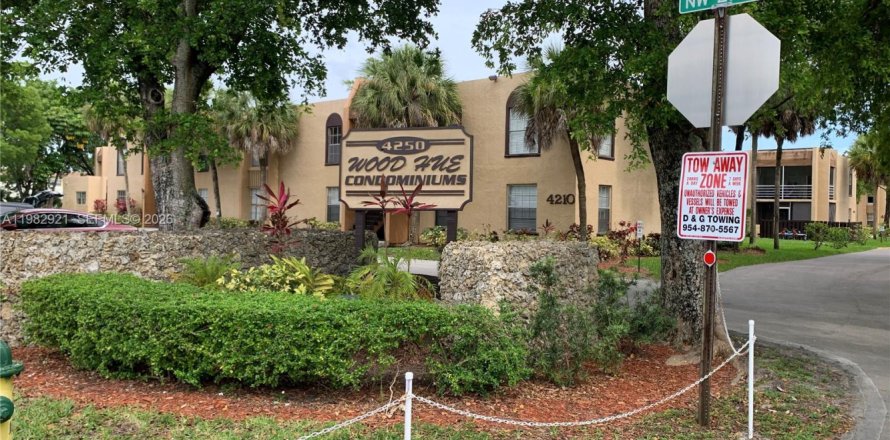 Condo in Lauderhill, Florida, 2 bedrooms  № 2057789