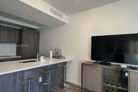 Condo in Miami, Florida, 1 bedroom  № 2052954 - photo 6
