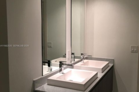 Condo in Miami, Florida, 1 bedroom  № 2052954 - photo 15