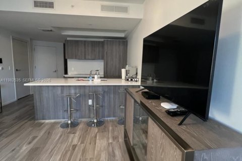 Condo in Miami, Florida, 1 bedroom  № 2052954 - photo 7