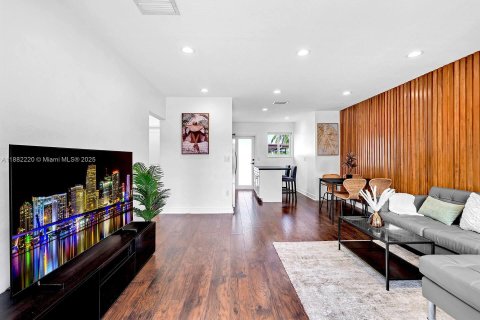 Appartement à louer à Biscayne Park, Floride: 2 chambres, 78.04 m2 № 1930262 - photo 2