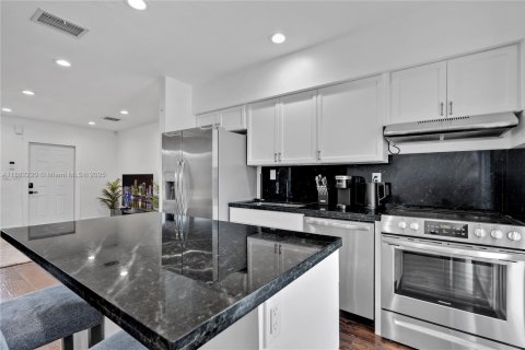 Appartement à louer à Biscayne Park, Floride: 2 chambres, 78.04 m2 № 1930262 - photo 6