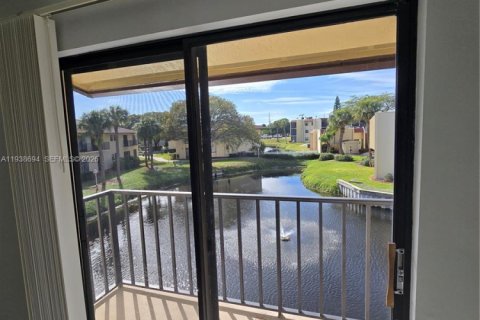 Condo in St. Lucie, Florida, 1 bedroom  № 1998466 - photo 3