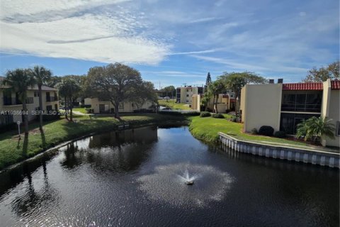 Condo in St. Lucie, Florida, 1 bedroom  № 1998466 - photo 2