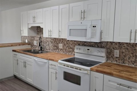 Condo in St. Lucie, Florida, 1 bedroom  № 1998466 - photo 6