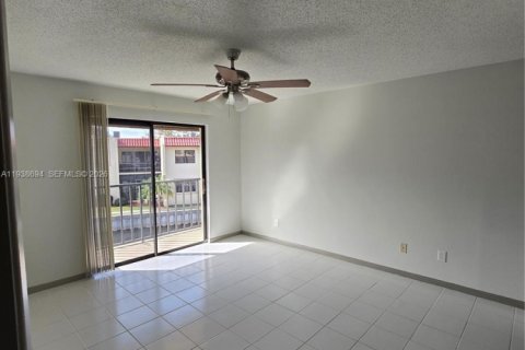 Condo in St. Lucie, Florida, 1 bedroom  № 1998466 - photo 10