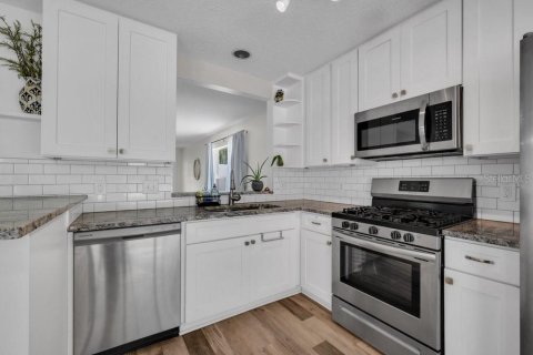 Casa en venta en Fish Hawk, Florida, 4 dormitorios, 190.54 m2 № 1741073 - foto 4