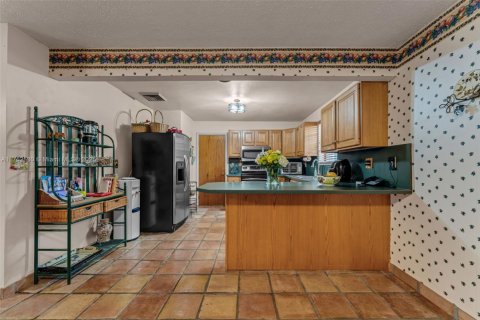House in Miami, Florida 4 bedrooms, 195.65 sq.m. № 1861364 - photo 8