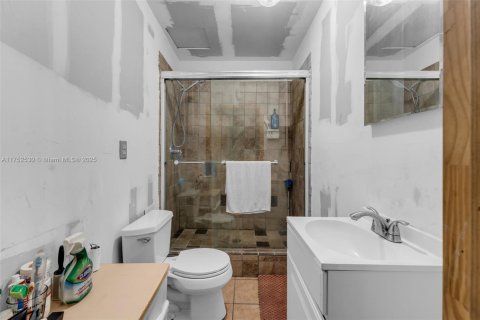 House in Miami, Florida 4 bedrooms, 195.65 sq.m. № 1861364 - photo 17