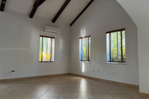 Villa ou maison à louer à Miami, Floride: 3 chambres, 239.78 m2 № 1999716 - photo 4