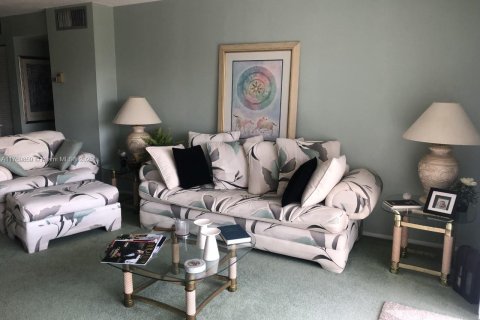 Condominio en venta en Hallandale Beach, Florida, 1 dormitorio, 72.93 m2 № 1980045 - foto 3