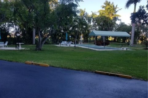 Condominio en venta en Hallandale Beach, Florida, 1 dormitorio, 72.93 m2 № 1980045 - foto 17