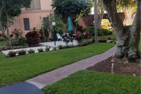 Condominio en venta en Hallandale Beach, Florida, 1 dormitorio, 72.93 m2 № 1980045 - foto 14