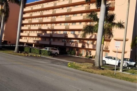 Condominio en venta en Hallandale Beach, Florida, 1 dormitorio, 72.93 m2 № 1980045 - foto 13