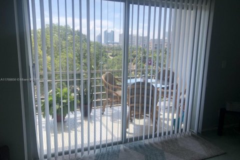 Condominio en venta en Hallandale Beach, Florida, 1 dormitorio, 72.93 m2 № 1980045 - foto 6