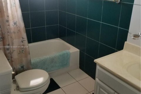 Condominio en venta en Hallandale Beach, Florida, 1 dormitorio, 72.93 m2 № 1980045 - foto 12