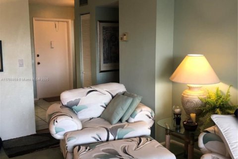 Condominio en venta en Hallandale Beach, Florida, 1 dormitorio, 72.93 m2 № 1980045 - foto 1