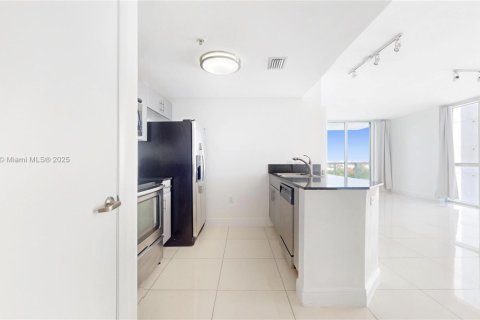 Купить кондоминиум в Майами, Флорида 2 спальни, 79.62м2, № 2019067 - фото 5