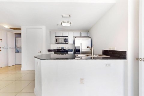 Купить кондоминиум в Майами, Флорида 2 спальни, 79.62м2, № 2019067 - фото 4