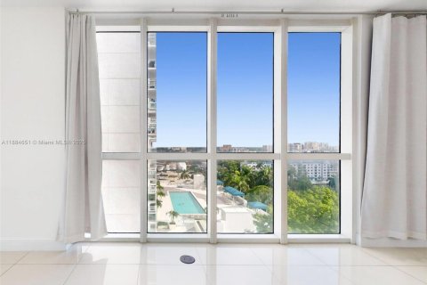 Купить кондоминиум в Майами, Флорида 2 спальни, 79.62м2, № 2019067 - фото 2