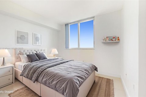 Купить кондоминиум в Майами, Флорида 2 спальни, 79.62м2, № 2019067 - фото 9