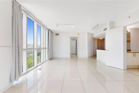 Купить кондоминиум в Майами, Флорида 2 спальни, 79.62м2, № 2019067 - фото 3