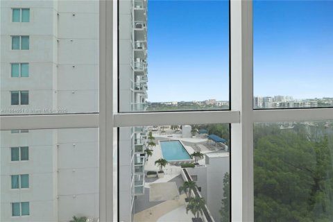 Купить кондоминиум в Майами, Флорида 2 спальни, 79.62м2, № 2019067 - фото 12