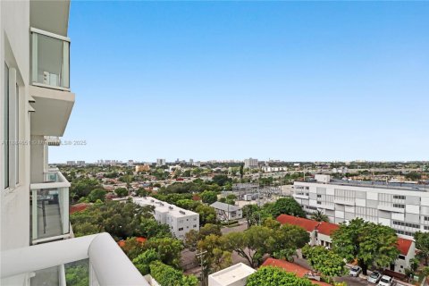 Купить кондоминиум в Майами, Флорида 2 спальни, 79.62м2, № 2019067 - фото 14