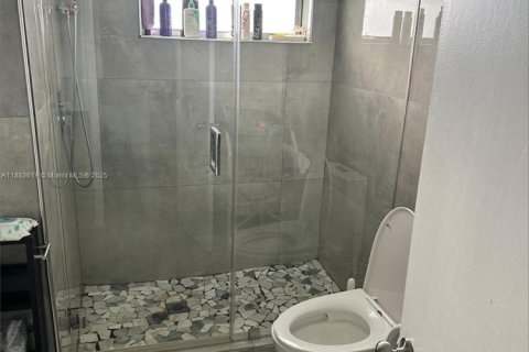 Condo in Miami, Florida, 2 bedrooms  № 1930702 - photo 17