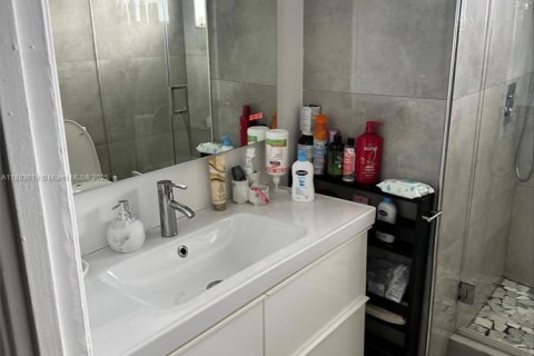 Condo in Miami, Florida, 2 bedrooms  № 1930702 - photo 15