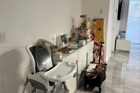 Condo in Miami, Florida, 2 bedrooms  № 1930702 - photo 2