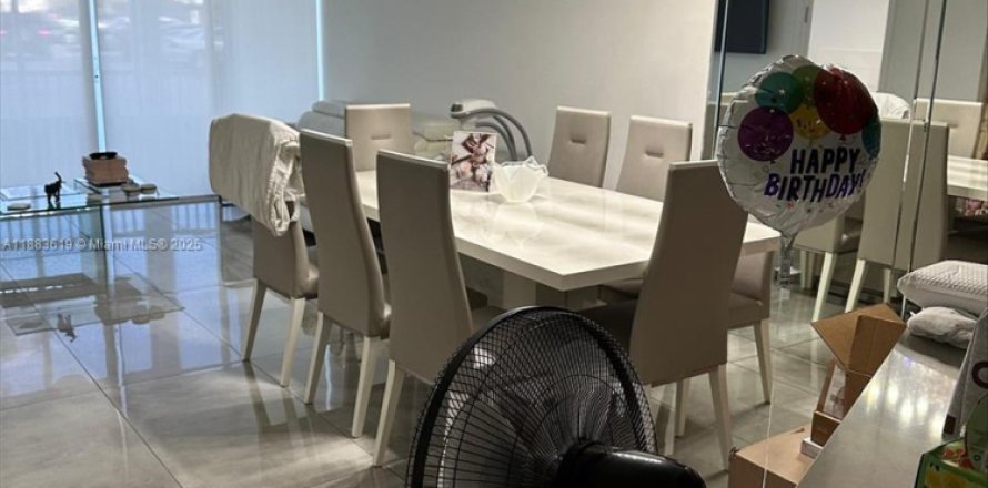 Condo in Miami, Florida, 2 bedrooms № 1930702